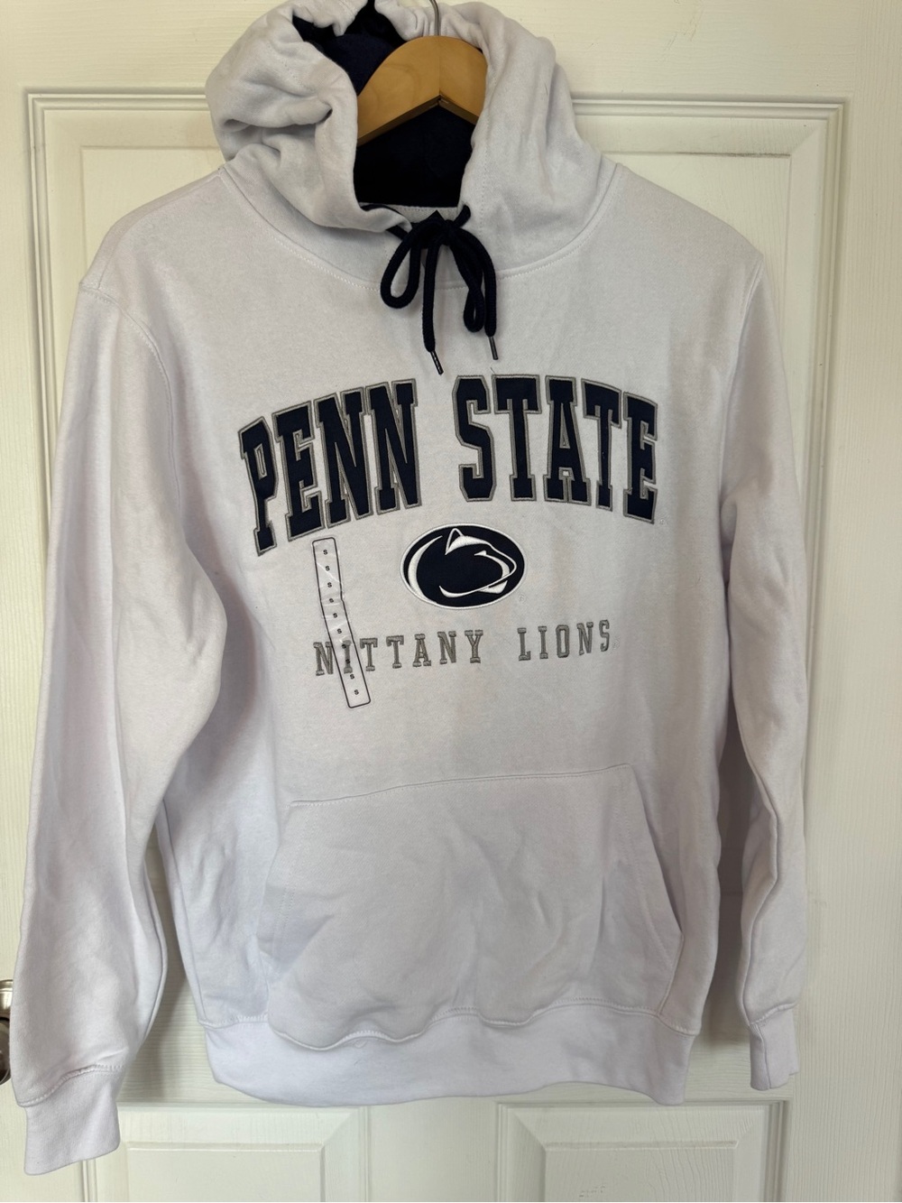 Colosseum White and Navy Crewneck Sweatshirt